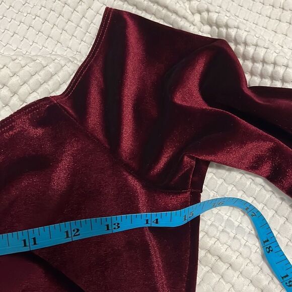EUC- ASOS- 12. Off Shoulder Velvet Dress - Picture 4 of 8